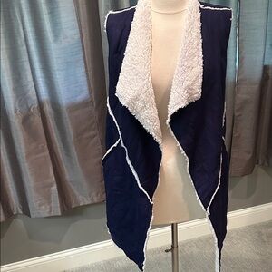 LuLaRoe Marlow Bkue & White Faux Shearling Vest fits sz 10-16 new!